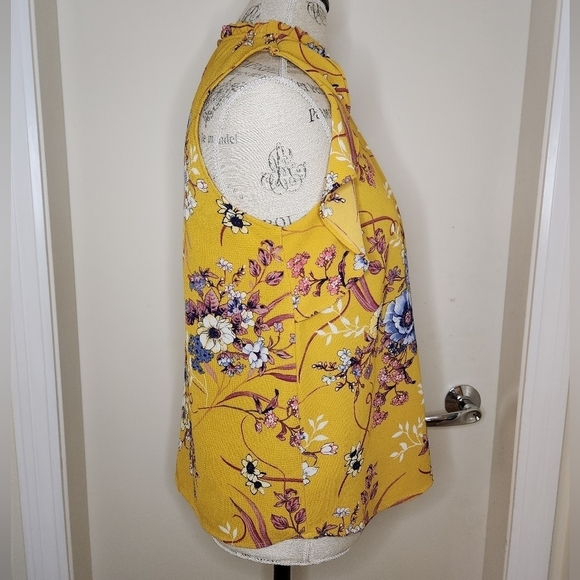 Garden Floral Sleeveless Blouse - Picture 3 of 9